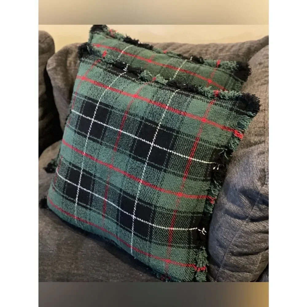 EnVouge Plush Plaid Green Holiday Throw Pillow Set - Home Holiday - 22”x22”